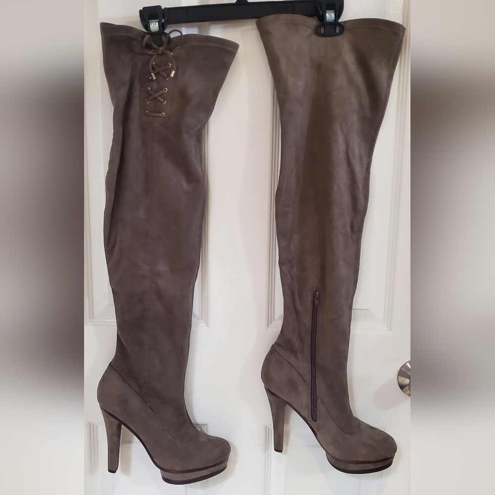 Jennifer Lopez Elegant Gray Over-the-Knee Boots